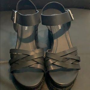 New/never worn black shoes